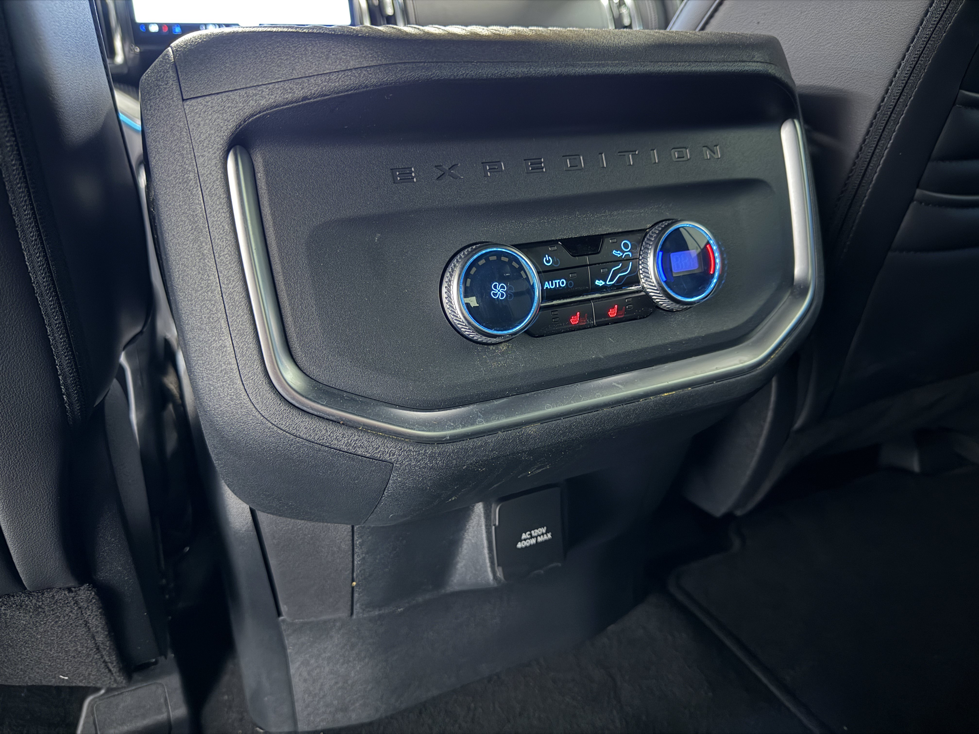 Used 2025 Ford Expedition Platinum w/ Stealth Appearance Package AWD/4WD image 25
