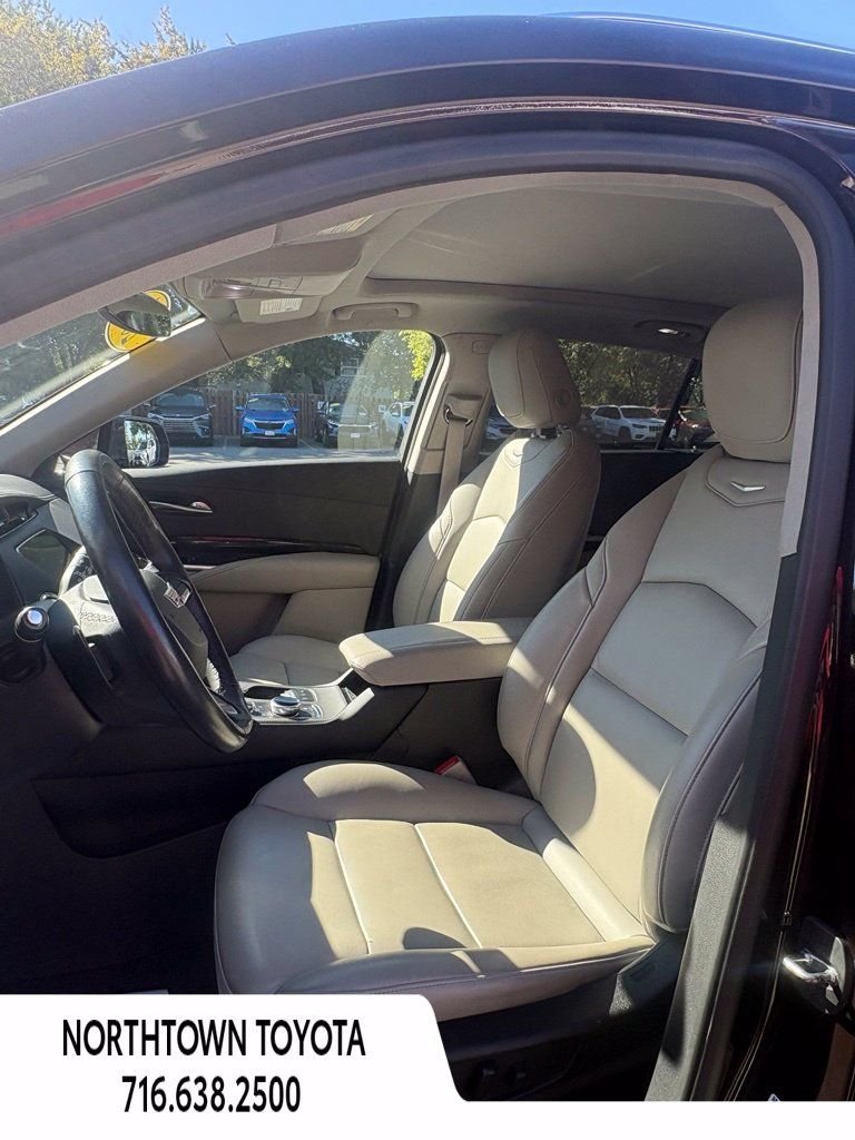 Used 2021 Cadillac XT4 Premium Luxury w/ Cold Weather Package AWD/4WD image 15