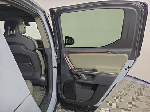 Used 2024 Rivian R1T Adventure AWD/4WD image 19