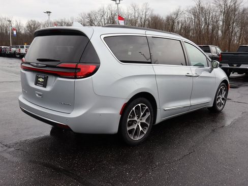 Used 2022 Chrysler Pacifica Limited image 42