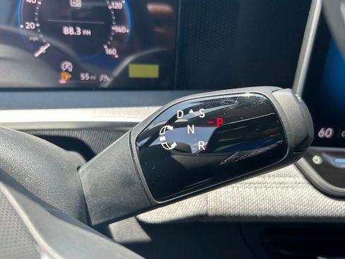 Used 2025 Volkswagen Tiguan S image 15