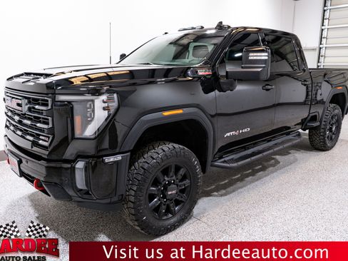 Used 2024 GMC Sierra 2500 AT4 w/ AT4 Preferred Package image 2