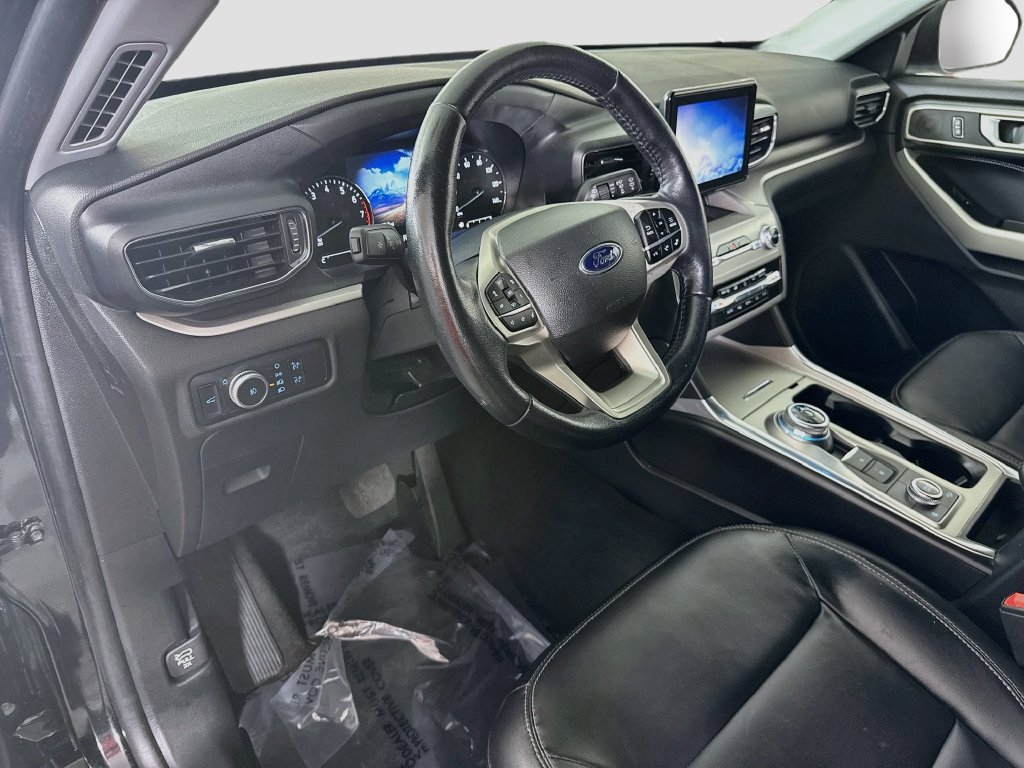 Used 2022 Ford Explorer XLT w/ Equipment Group 202A AWD/4WD image 18