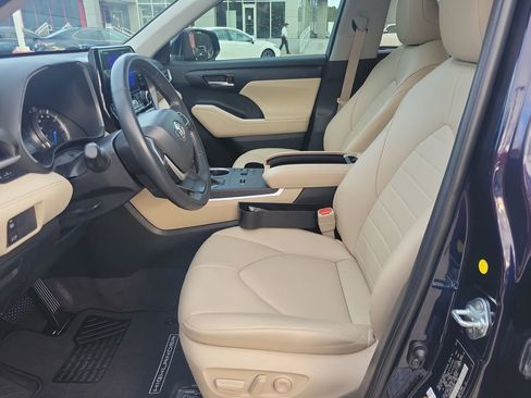 Certified 2023 Toyota Highlander XLE image 18
