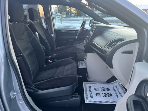 Used 2016 Dodge Grand Caravan SE image 15