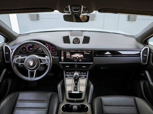 Used 2021 Porsche Cayenne Coupe image 32