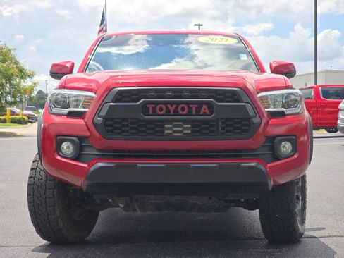 Used 2021 Toyota Tacoma TRD Off-Road w/ Technology Package AWD/4WD image 5