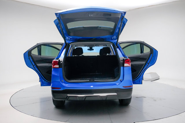 Used 2024 Chevrolet Equinox LT w/ LPO, Floor Liner Package FWD image 21