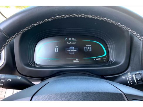 Used 2025 Hyundai Venue SEL FWD image 17