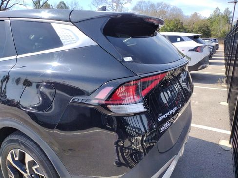 Used 2023 Kia Sportage EX image 5