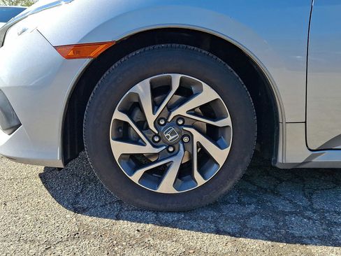 Used 2018 Honda Civic EX image 8