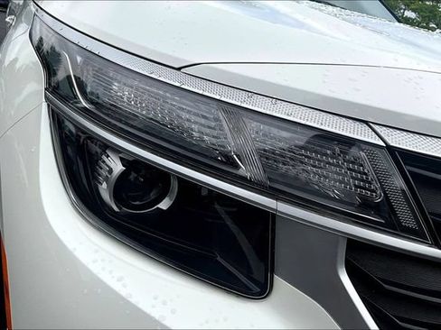 Certified 2024 Kia Seltos LX AWD/4WD image 31