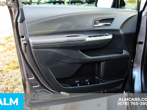 Used 2022 Toyota Sienna XSE image 39