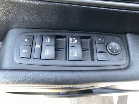 Used 2025 Chrysler Voyager LX FWD image 22
