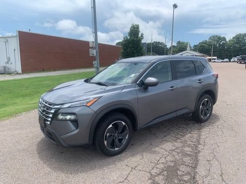Used 2025 Nissan Rogue SV AWD/4WD image 3