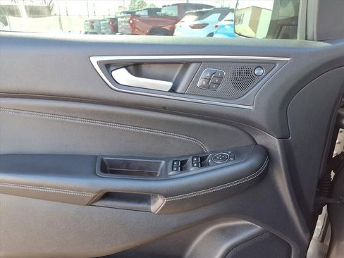 Used 2022 Ford Edge Titanium image 11