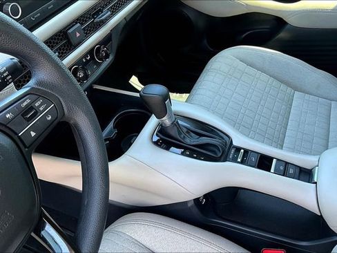 Used 2025 Honda HR-V LX image 15