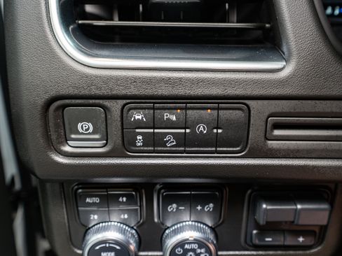 Used 2024 GMC Yukon XL AT4 image 31