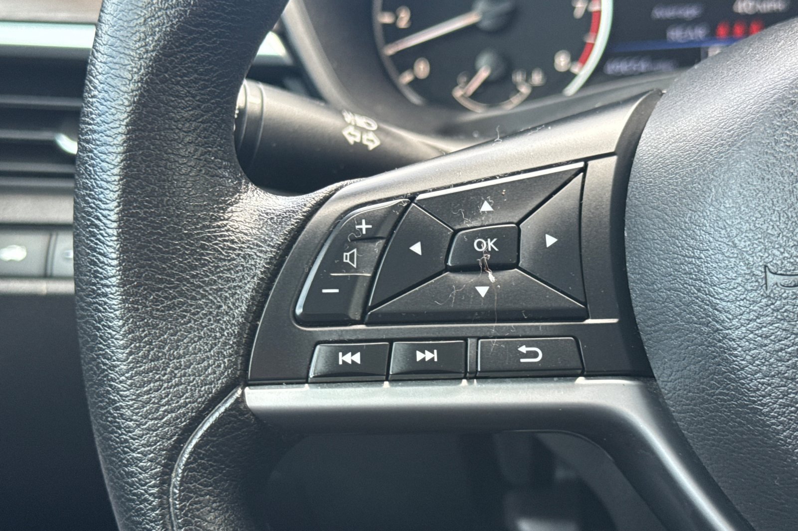 Certified 2025 Nissan Altima 2.5 SV FWD image 28