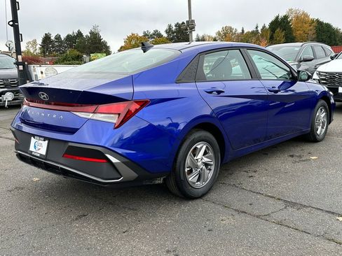 Certified 2025 Hyundai Elantra SE FWD image 7