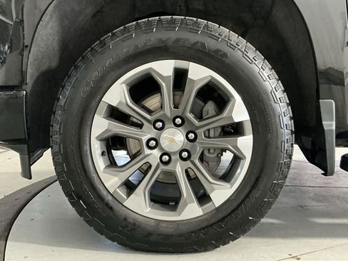 Used 2025 Chevrolet Silverado 1500 High Country AWD/4WD image 13