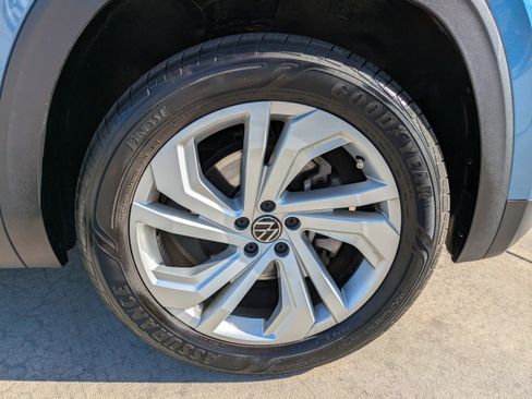 Used 2020 Volkswagen Atlas Cross Sport SEL image 9