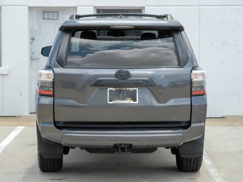 Used 2018 Toyota 4Runner TRD Off-Road Premium AWD/4WD image 10
