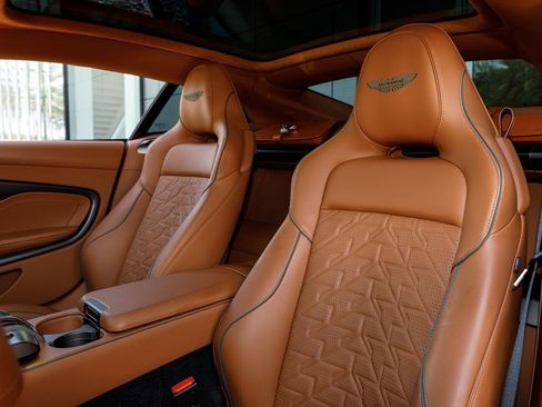 Used 2025 Aston Martin Vanquish RWD image 10