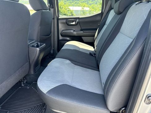 Used 2020 Toyota Tacoma TRD Off-Road w/ Technology Package AWD/4WD image 26