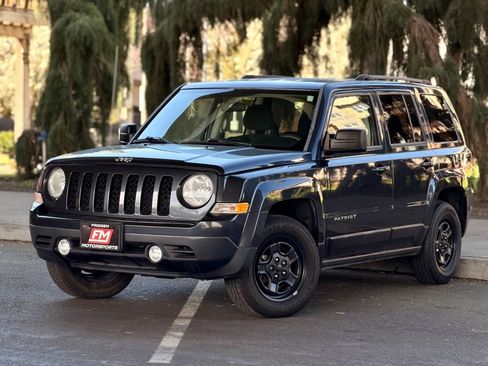 Used 2014 Jeep Patriot Sport w/ Power Value Group image 4