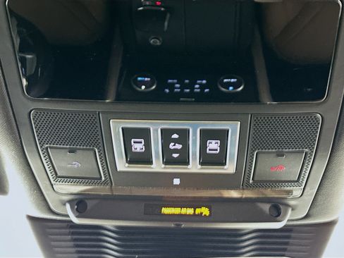 Used 2023 Land Rover Discovery HSE R-Dynamic image 17