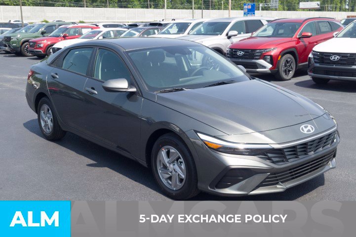 Used 2026 Hyundai Elantra SE FWD image 3
