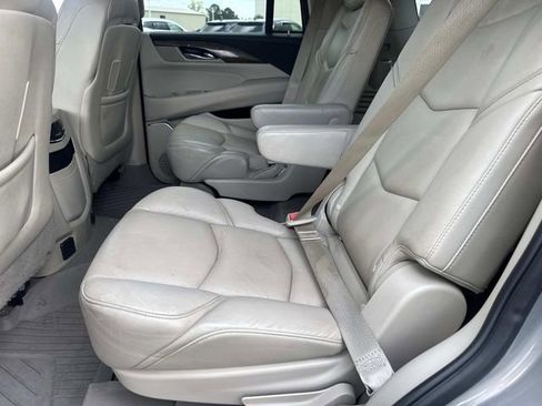 Used 2019 Cadillac Escalade Luxury AWD/4WD image 18