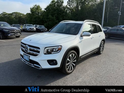 Used 2022 Mercedes-Benz GLB 250 4MATIC image 4