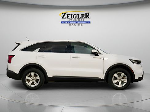 Used 2023 Kia Sorento LX AWD/4WD image 9