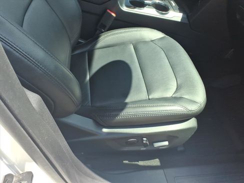 Used 2018 Ford Explorer XLT w/ Equipment Group 202A AWD/4WD image 17