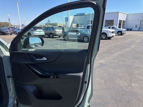 Used 2025 Chevrolet Equinox LT w/ Convenience Package II image 33