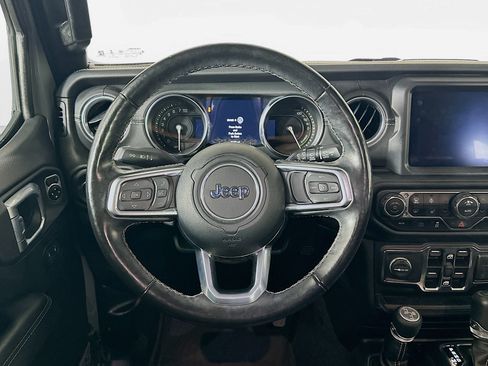 Used 2022 Jeep Wrangler Unlimited Sahara w/ Cold Weather Group AWD/4WD image 17