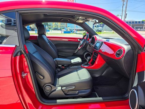 Used 2018 Volkswagen Beetle 2.0T SE FWD image 24
