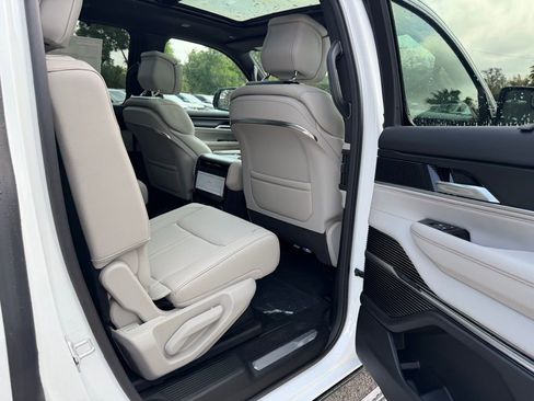 New 2026 Jeep Grand Wagoneer Summit AWD/4WD image 36