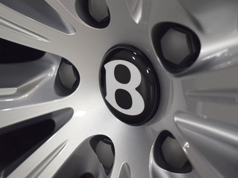 New 2025 Bentley Bentayga image 19