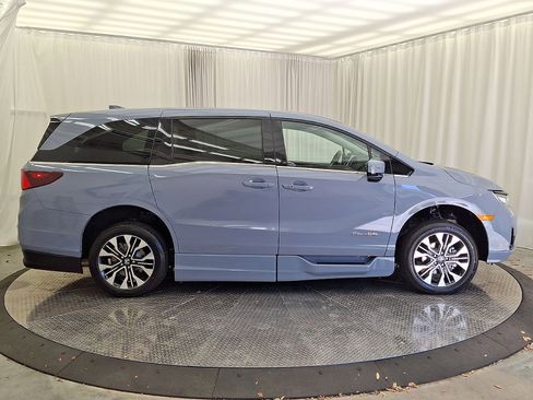 Used 2025 Honda Odyssey Elite image 26