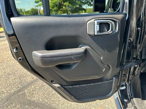 Used 2024 Jeep Wrangler Unlimited Rubicon 4xe AWD/4WD image 31
