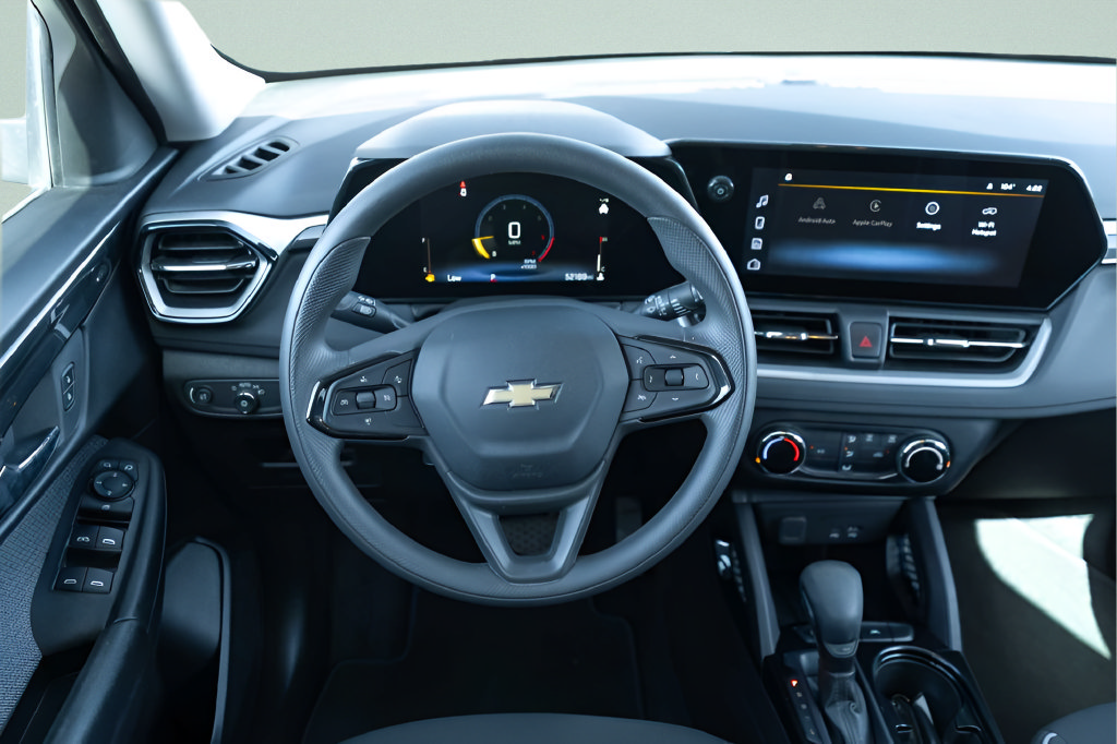 Used 2025 Chevrolet TrailBlazer LS w/ LS Convenience Package FWD image 18