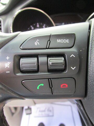 Used 2017 Kia Sedona LX w/ LX Essentials Premium Package FWD image 27