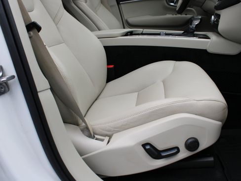 Used 2020 Volvo XC90 T5 Momentum AWD/4WD image 19
