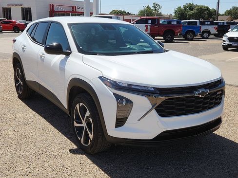 Used 2024 Chevrolet Trax RS w/ Driver Confidence Package image 4