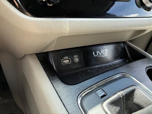 Used 2016 Kia Sedona LX w/ LX Convenience Package FWD image 12