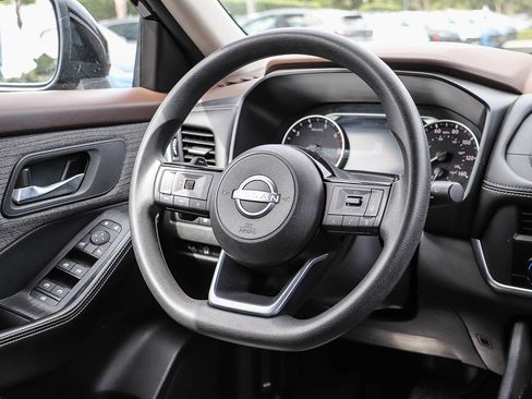 Used 2023 Nissan Rogue SV FWD image 16
