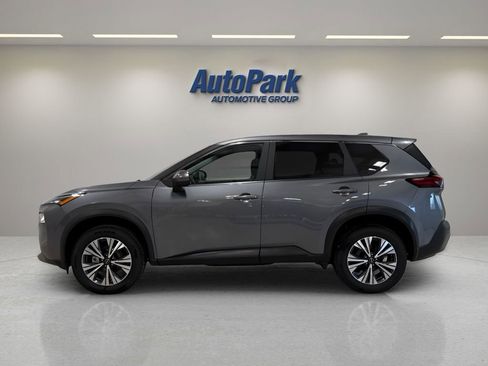 Used 2023 Nissan Rogue SV image 4